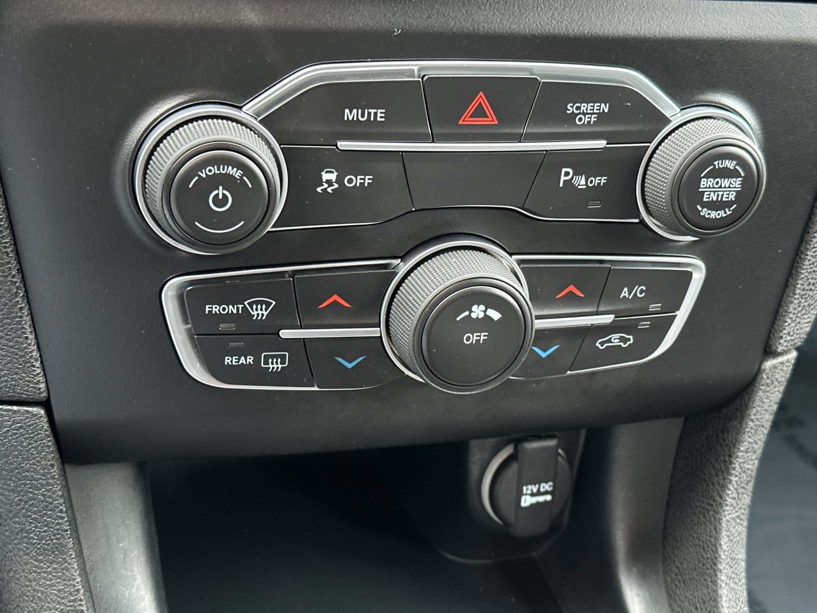 Used 2022 Dodge Charger SXT w/ Blacktop Package image 19