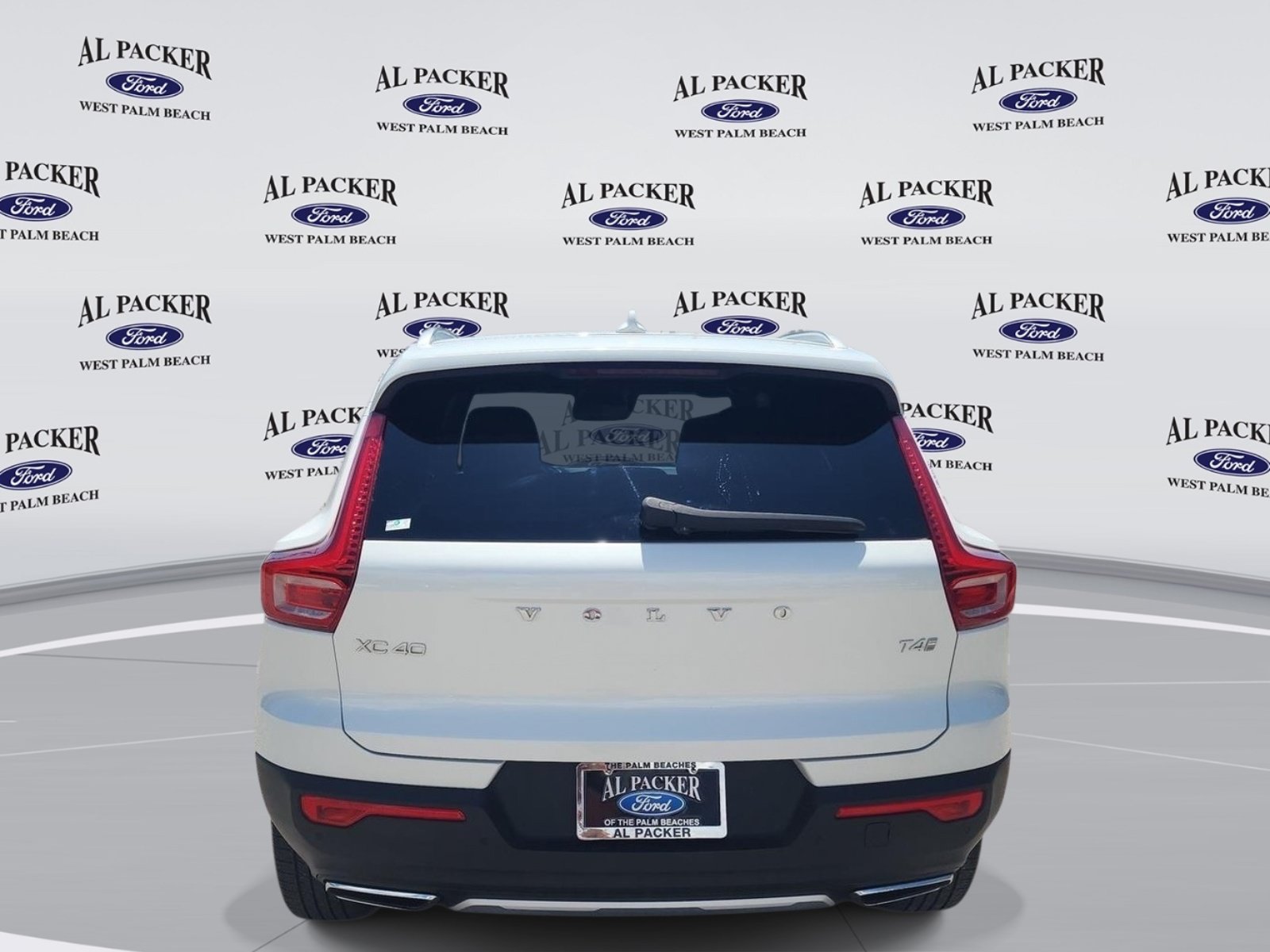 Used 2020 Volvo XC40 T4 Inscription w/ Protection Package Premier FWD image 4