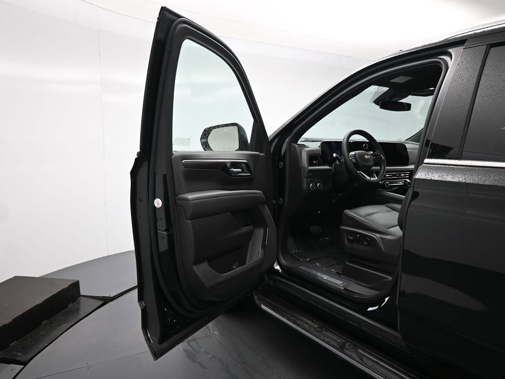 Used 2025 Chevrolet Tahoe LT image 9