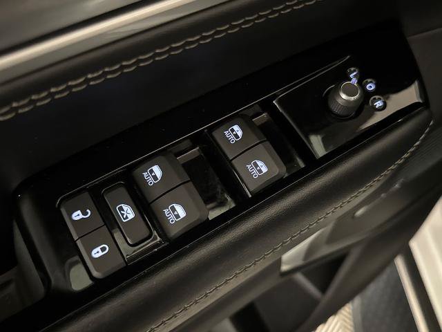 Used 2024 Jeep Wagoneer L Series II RWD image 15