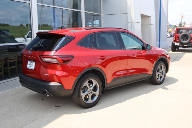 Certified 2025 Ford Escape ST-Line Select AWD/4WD image 3