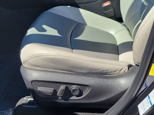 Used 2022 Toyota RAV4 XLE Premium image 15