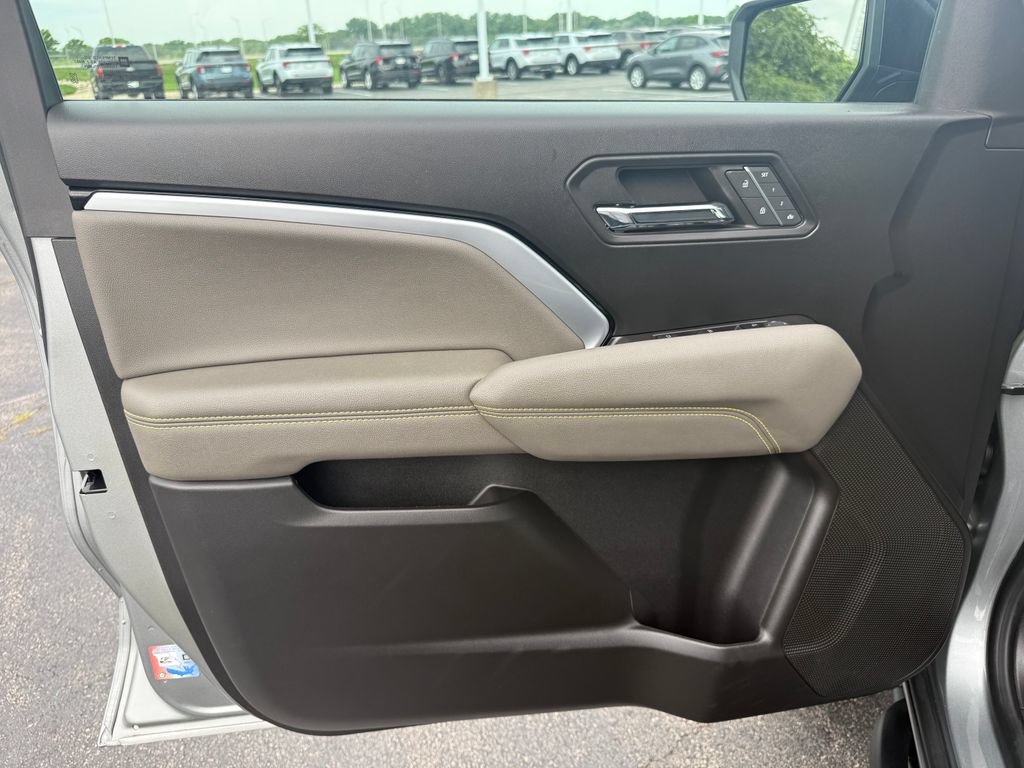 Used 2024 Chevrolet Colorado ZR2 w/ ZR2 Convenience Package III AWD/4WD image 12