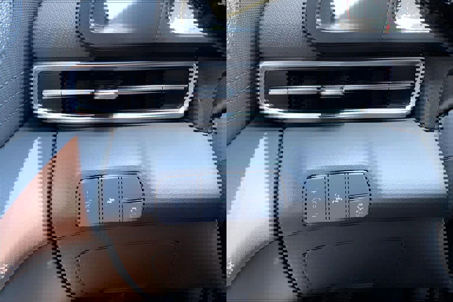 Used 2023 Hyundai Elantra SEL w/ Preferred Accessory Package image 35