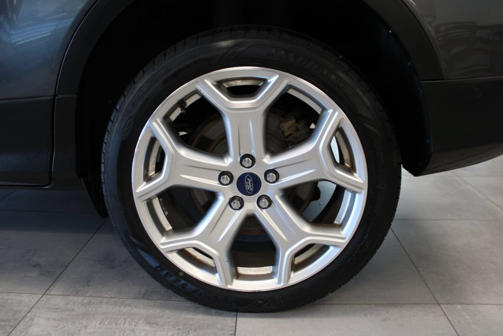 Certified 2019 Ford Escape Titanium w/ U9j03 - Titanium Tow Package AWD/4WD image 9