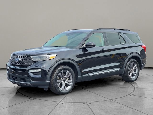 Certified 2023 Ford Explorer XLT w/ Equipment Group 202A AWD/4WD image 3