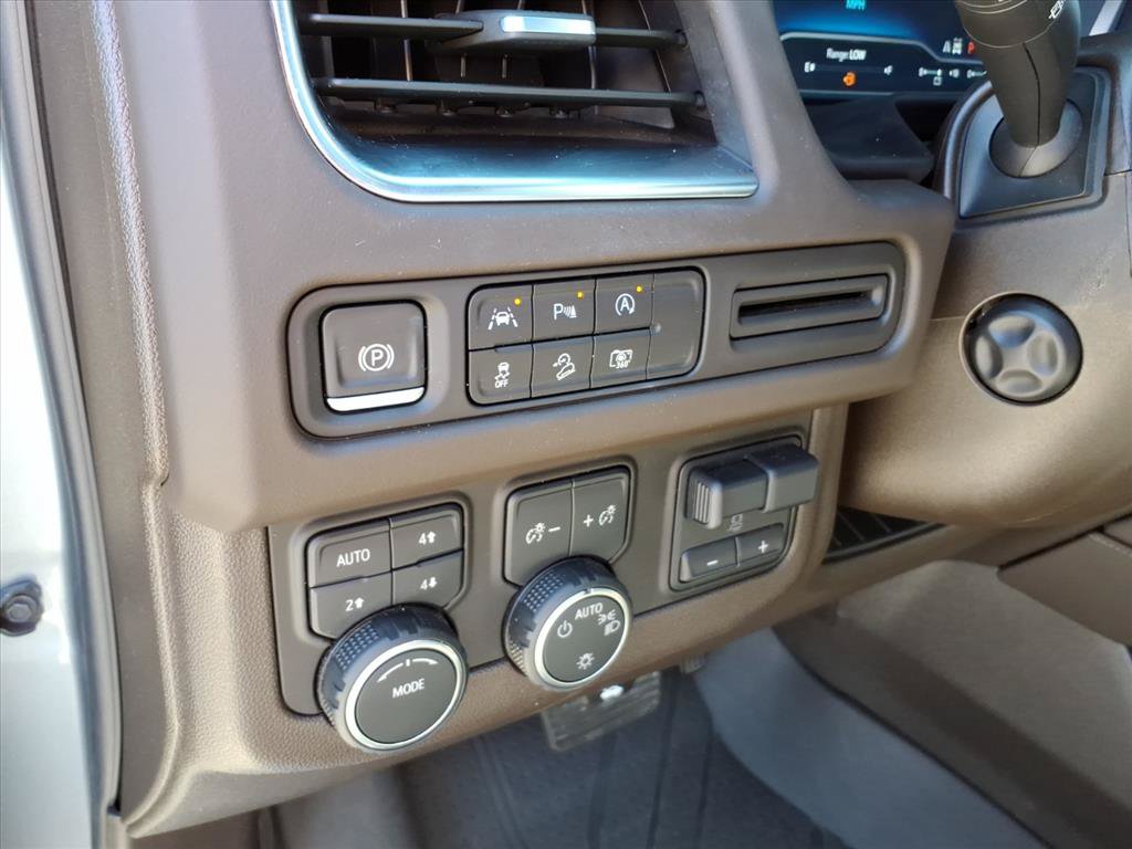 Used 2024 Chevrolet Tahoe Z71 w/ Luxury Package AWD/4WD image 12