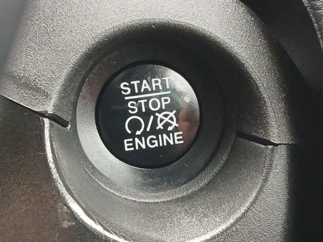 Used 2018 Jeep Compass Latitude w/ Popular Equipment Group FWD image 16