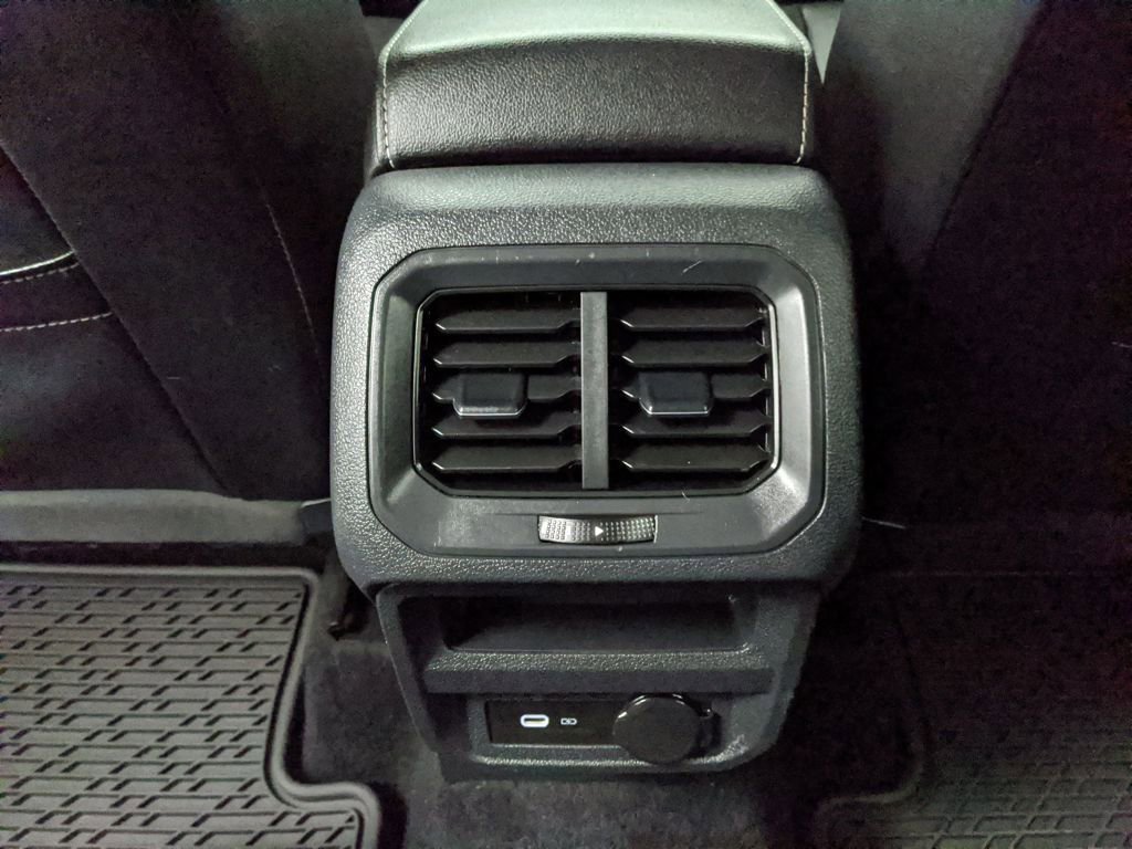 Used 2022 Volkswagen Tiguan SE image 19