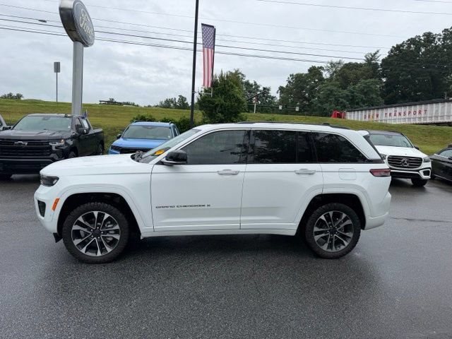 Used 2023 Jeep Grand Cherokee Overland AWD/4WD image 2