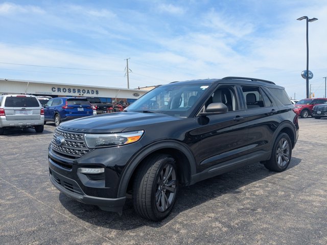 Certified 2021 Ford Explorer XLT w/ Equipment Group 202A AWD/4WD image 4