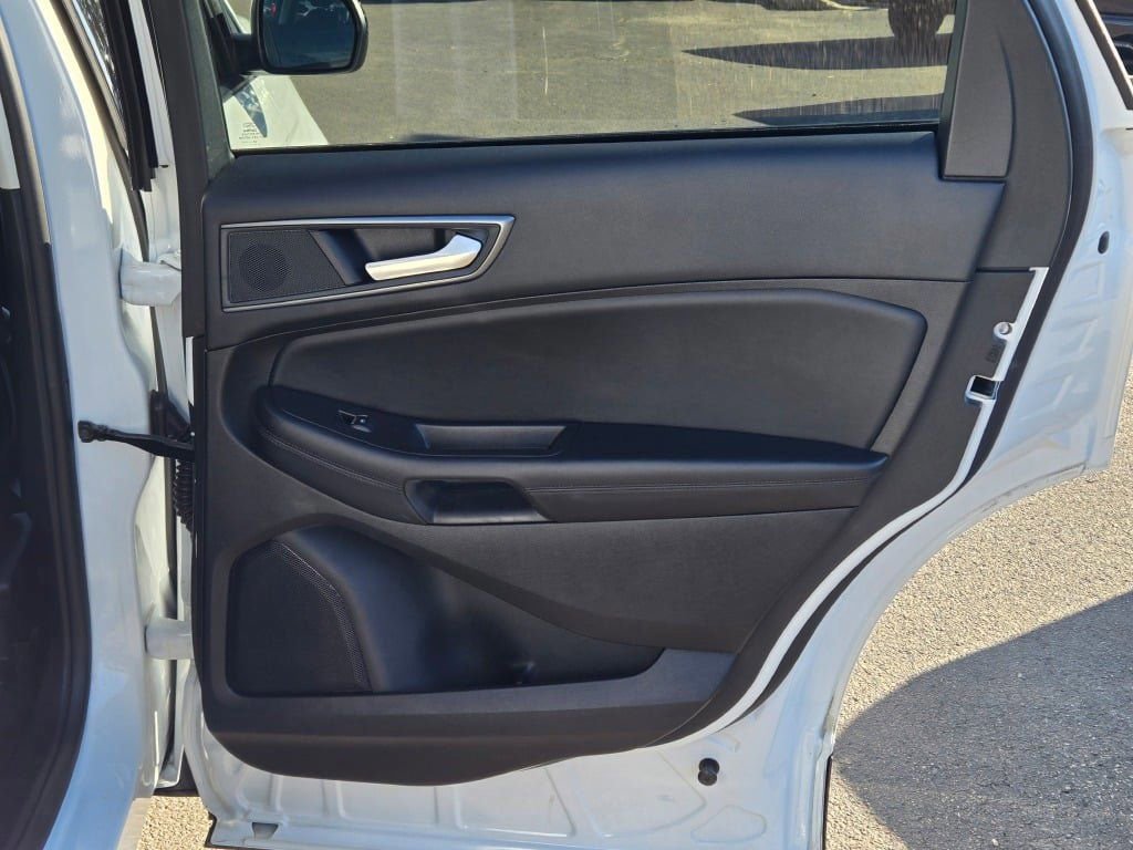 Certified 2024 Ford Edge SE w/ Black Appearance Package image 11