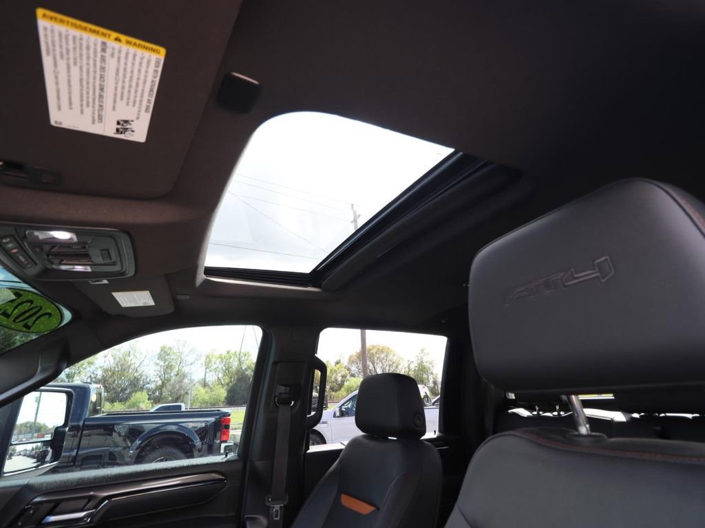 Used 2025 GMC Sierra 2500 AT4 w/ AT4 Premium Plus Package image 9