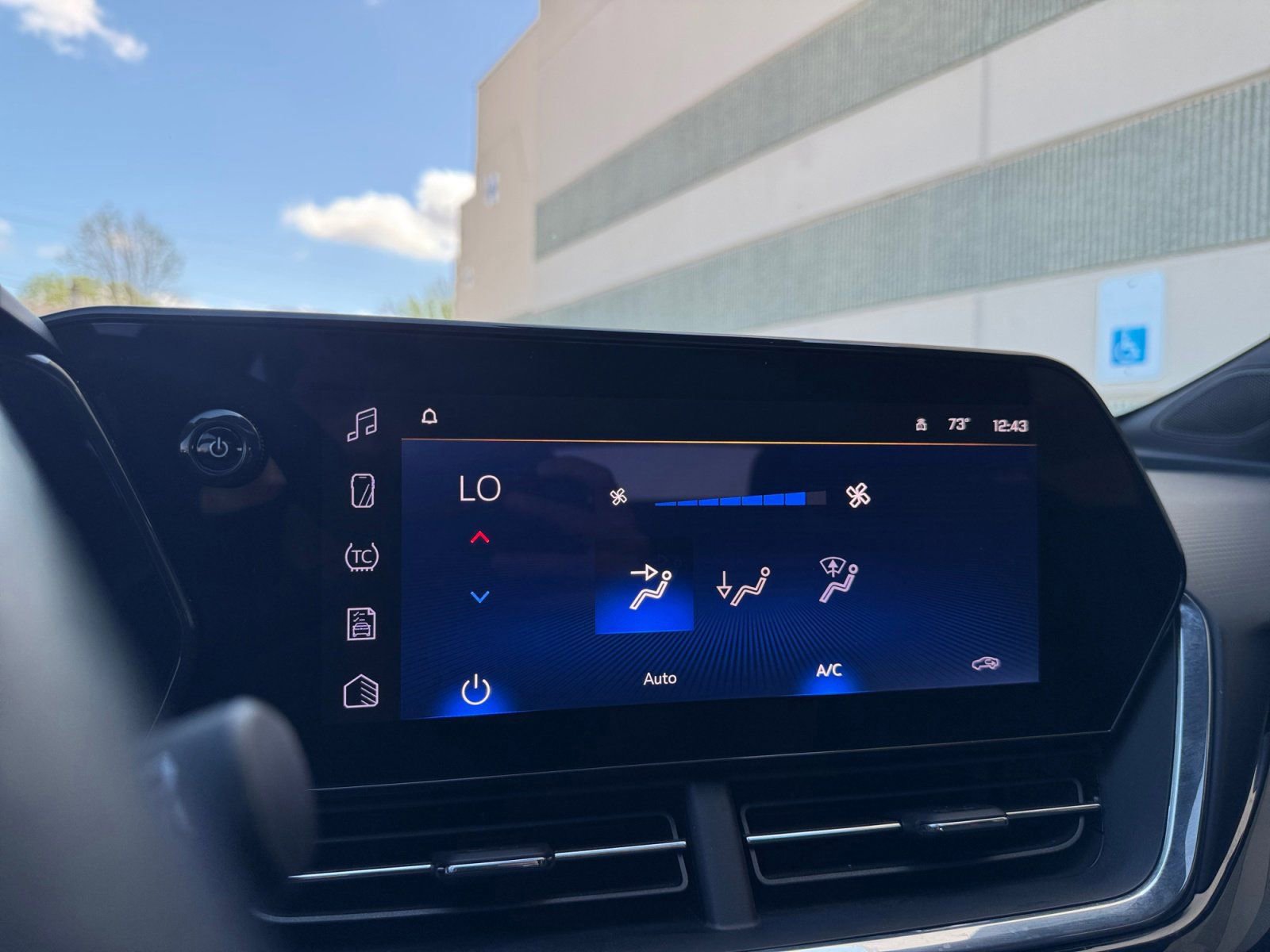 Used 2024 Chevrolet Trax RS w/ Sunroof Package image 27