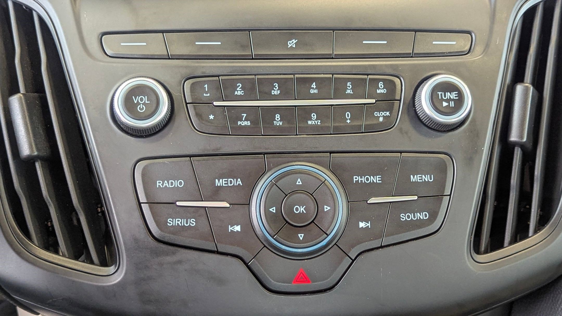 Certified 2018 Ford Focus SE image 25