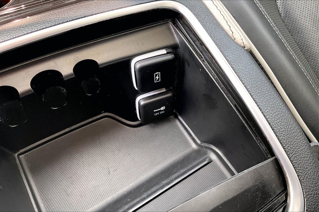 Used 2023 Chrysler Pacifica Limited FWD image 33