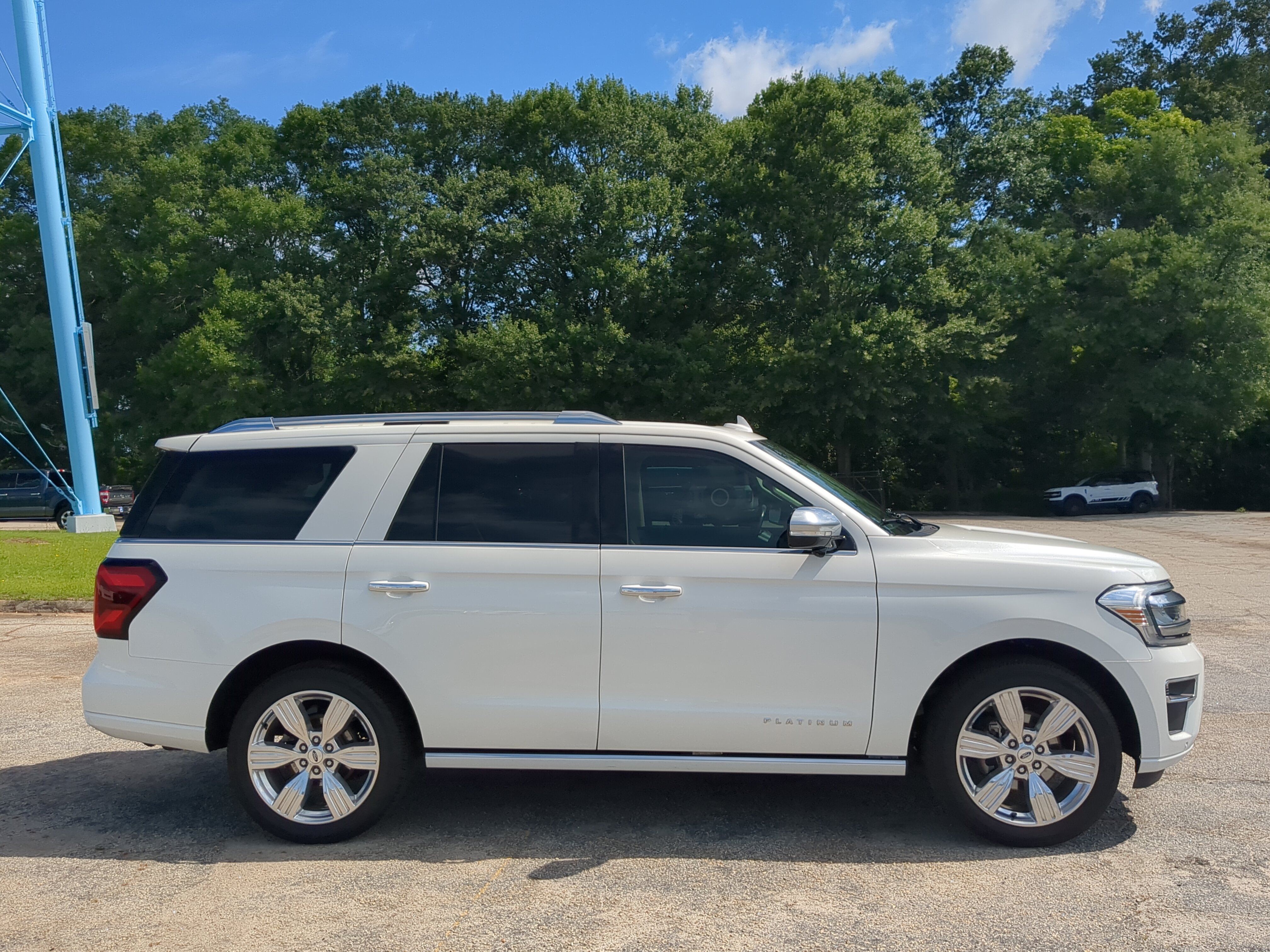 Certified 2023 Ford Expedition Platinum AWD/4WD image 2