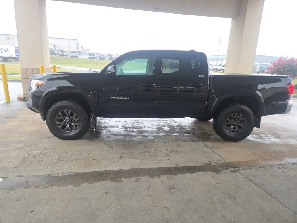 Used 2023 Toyota Tacoma SR5 w/ SR5 Appearance Package RWD image 3