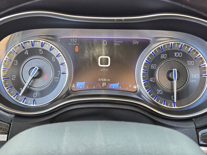 Used 2018 Chrysler 300 Limited w/ Safetytec Plus Group image 31