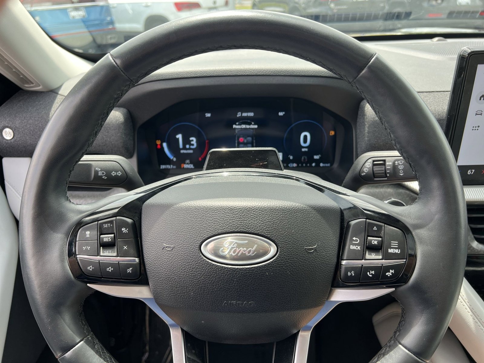 Certified 2025 Ford Explorer Platinum w/ LUX Leather Package AWD/4WD image 24
