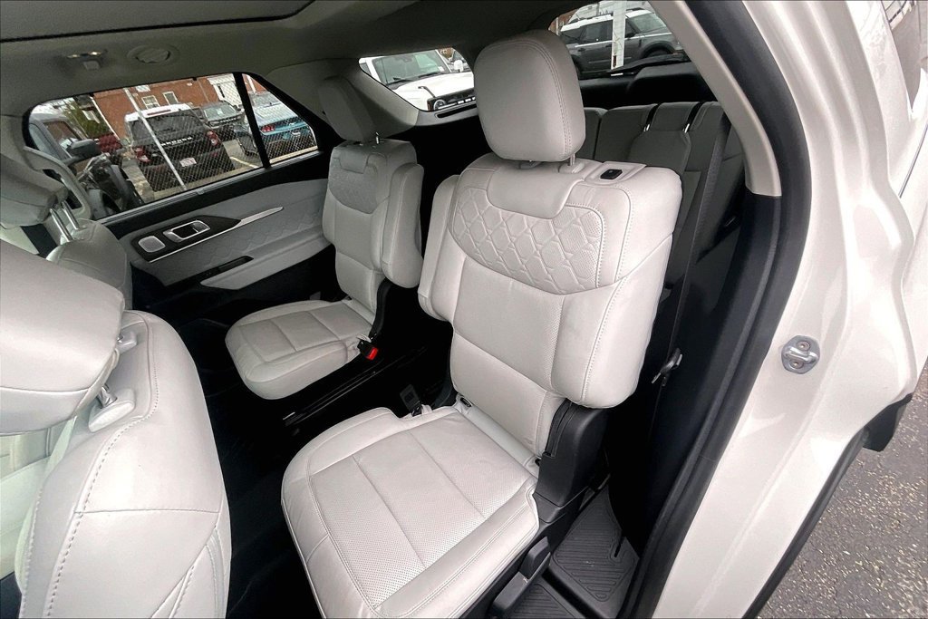 Certified 2025 Ford Explorer Platinum w/ Ultimate Package AWD/4WD image 25
