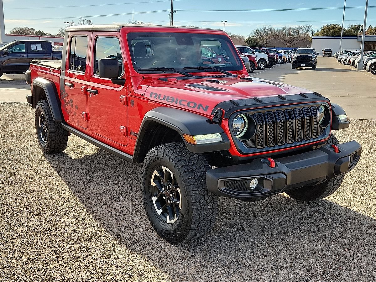Used 2024 Jeep Gladiator Rubicon w/ Technology Group AWD/4WD image 4