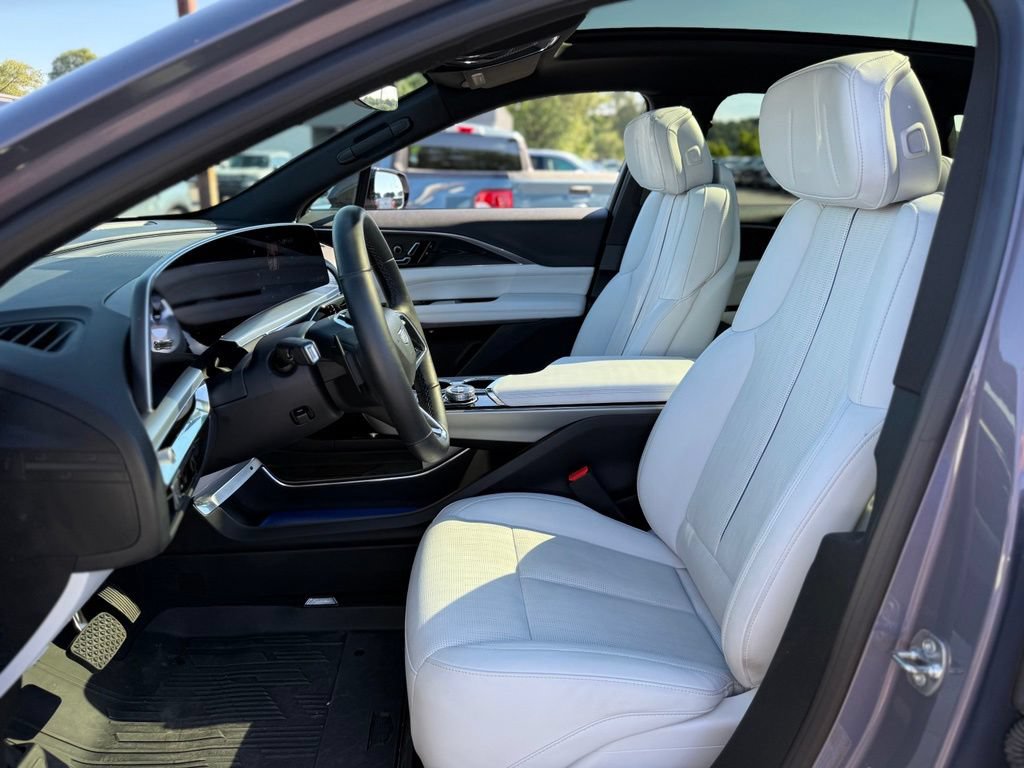 Used 2024 Cadillac Lyriq Luxury w/ LPO, Floor Liner Package AWD/4WD image 17