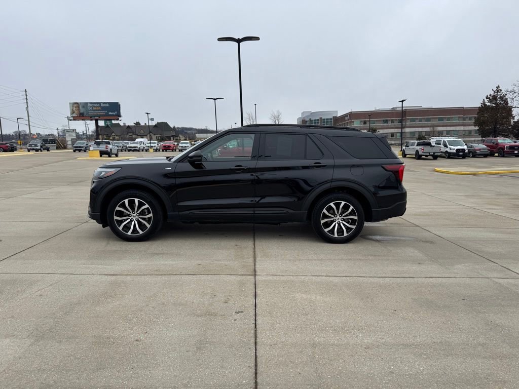 Certified 2025 Ford Explorer ST-Line AWD/4WD image 5