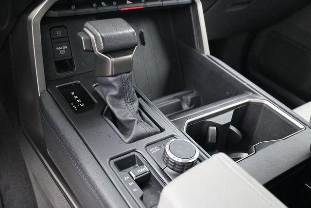 Used 2025 Toyota Tundra Limited AWD/4WD image 17
