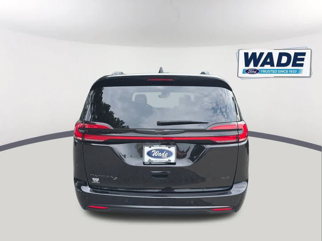 Used 2024 Chrysler Pacifica Touring-L w/ S Appearance Package AWD/4WD image 6