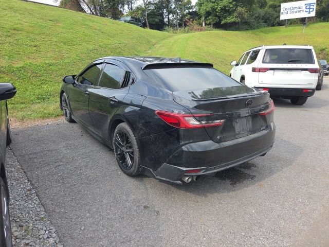 Used 2025 Toyota Camry SE w/ Convenience Package FWD image 4