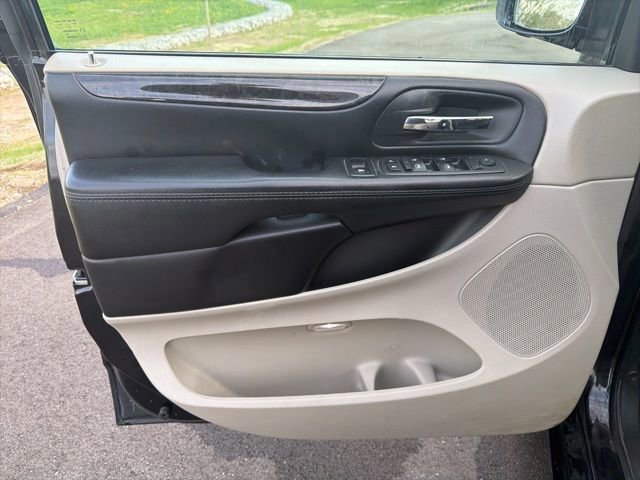 Used 2018 Dodge Grand Caravan SE FWD image 16