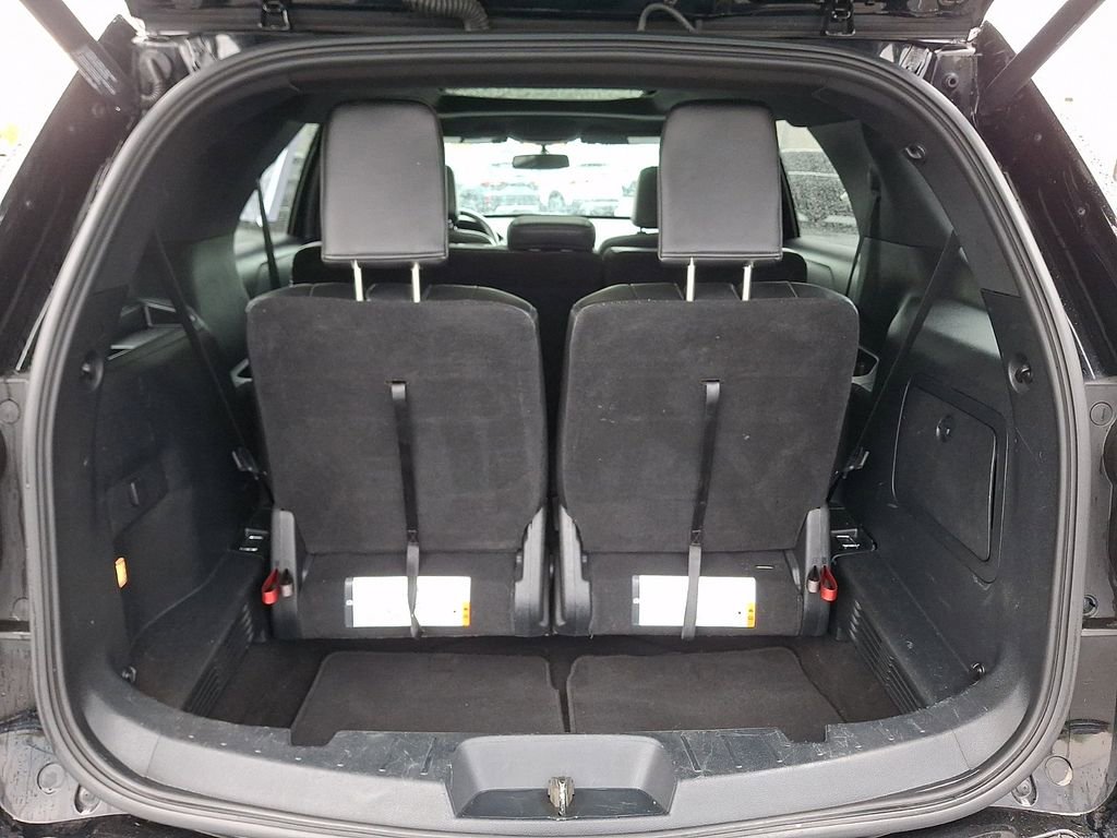 Certified 2018 Ford Explorer XLT w/ Equipment Group 202A AWD/4WD image 32