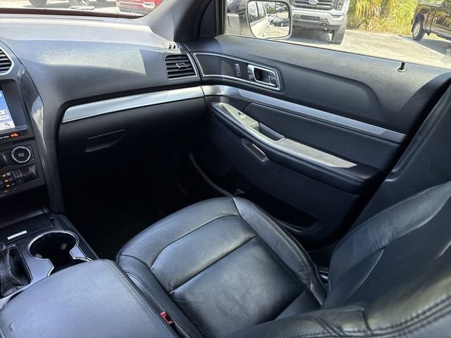 Certified 2018 Ford Explorer XLT w/ Equipment Group 202A FWD image 27