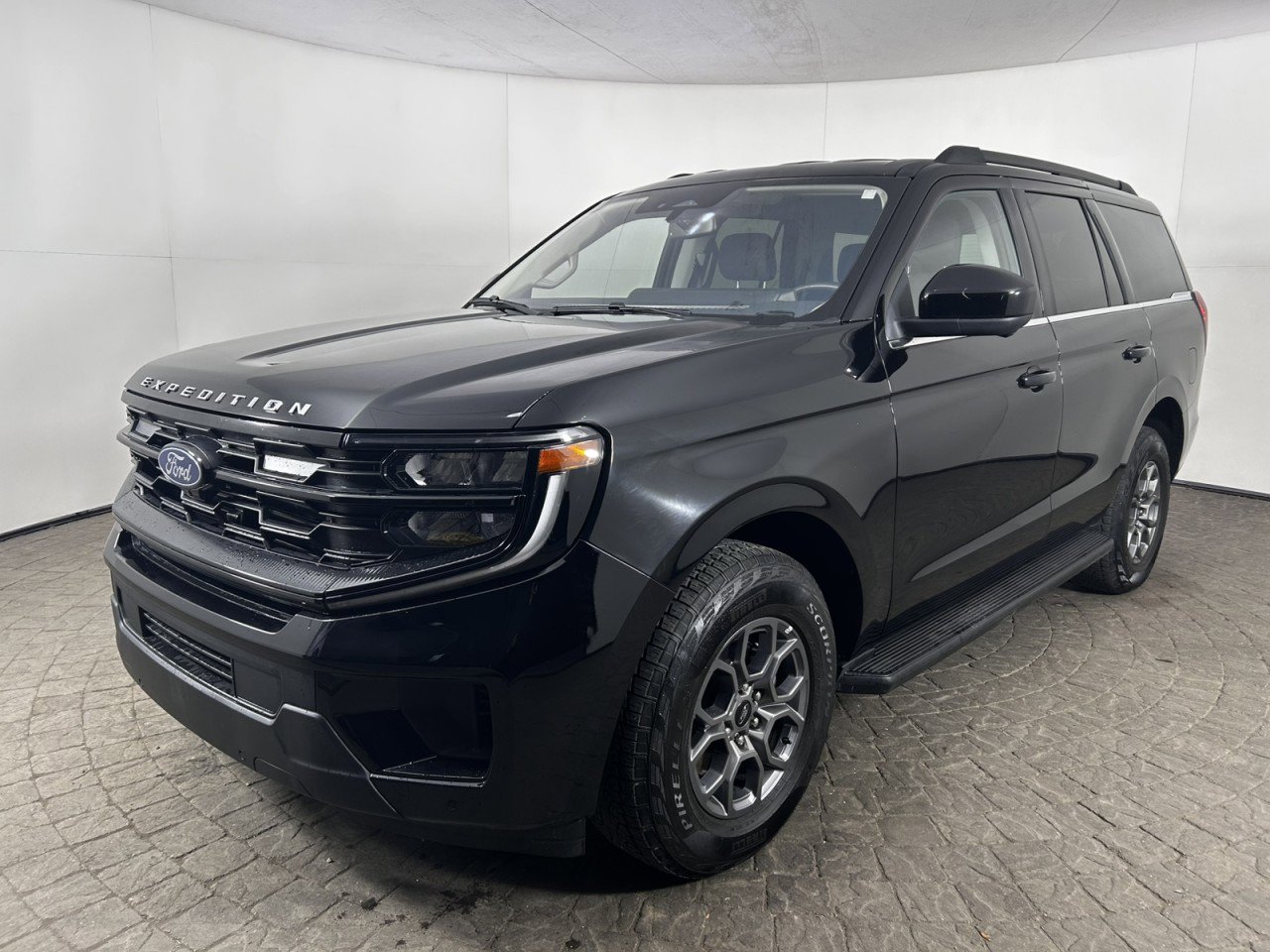 Certified 2025 Ford Expedition Active AWD/4WD image 3