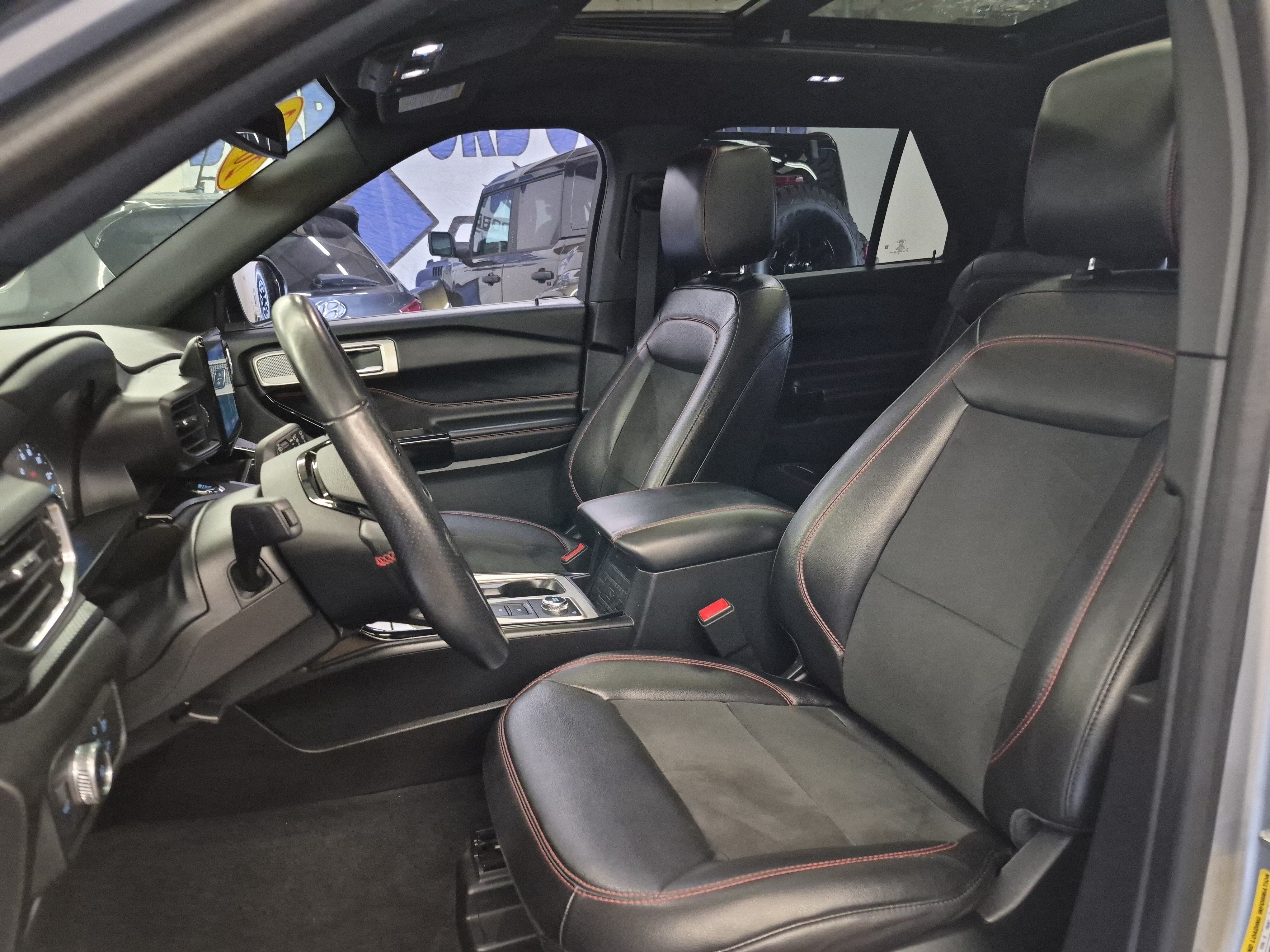 Certified 2022 Ford Explorer ST-Line w/ Class IV Trailer Tow Package AWD/4WD image 13