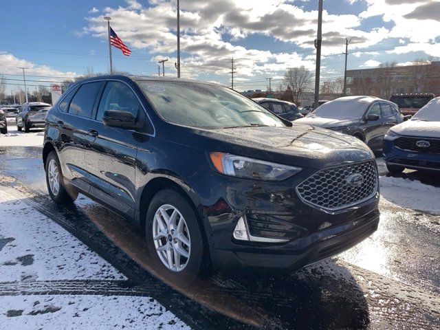 Certified 2023 Ford Edge SEL w/ Convenience Package image 3