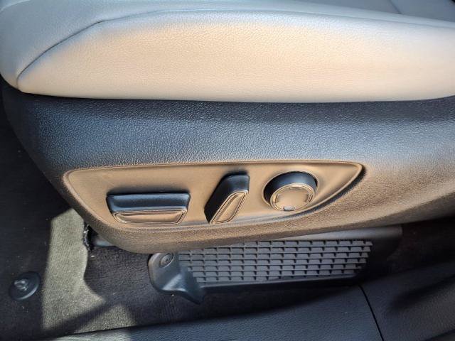 Used 2025 Toyota Sienna XLE FWD image 14