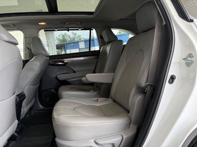 Used 2023 Toyota Highlander Platinum FWD image 8
