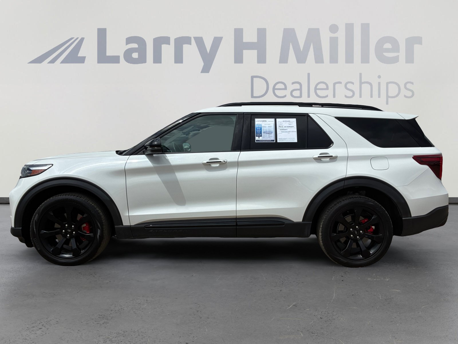 Certified 2023 Ford Explorer ST w/ Equipment Group 401A AWD/4WD image 2