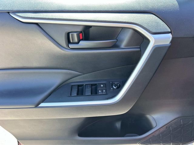 Used 2022 Toyota RAV4 LE FWD image 29