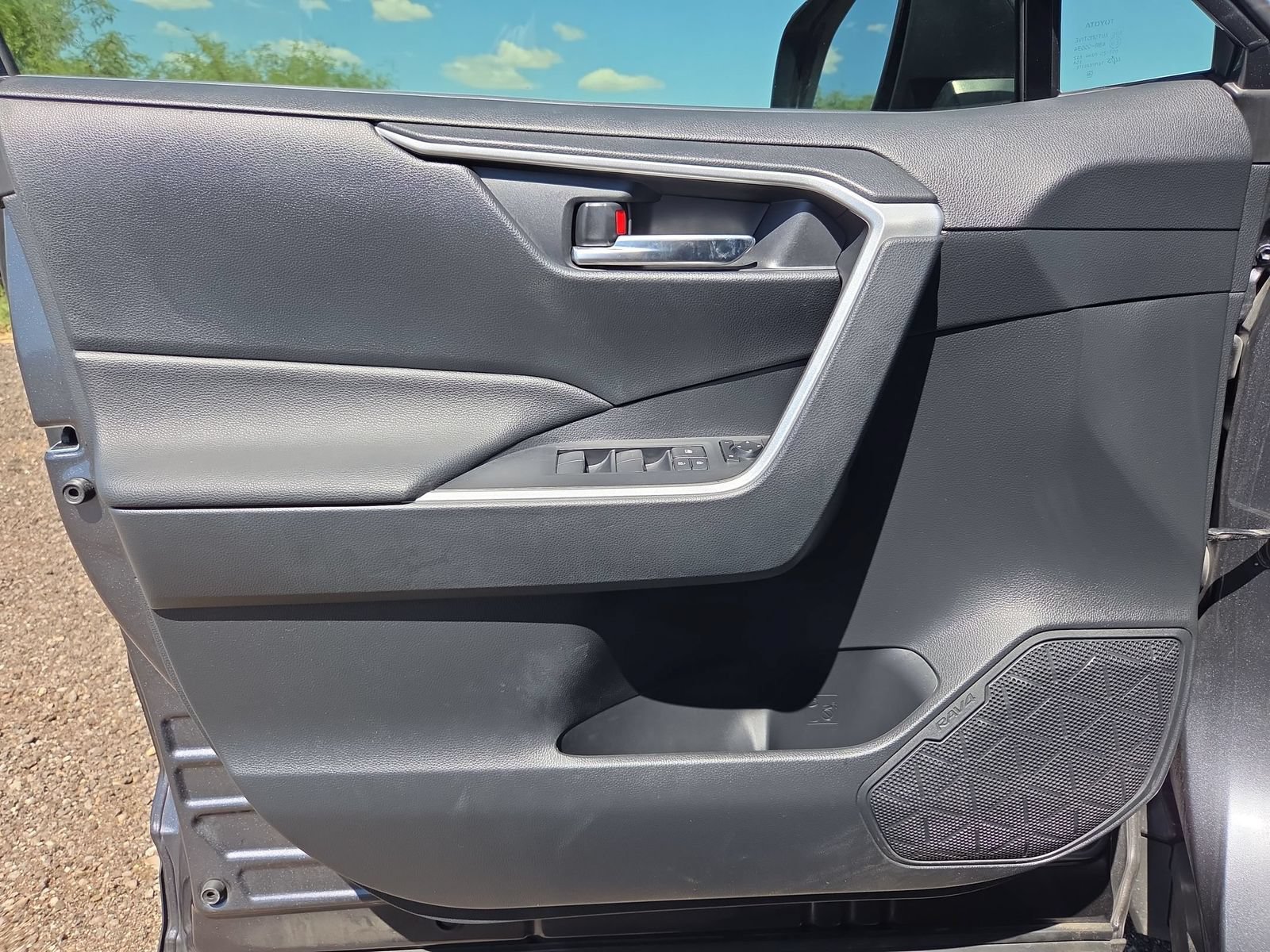 Used 2019 Toyota RAV4 XLE w/ Convenience Package FWD image 12
