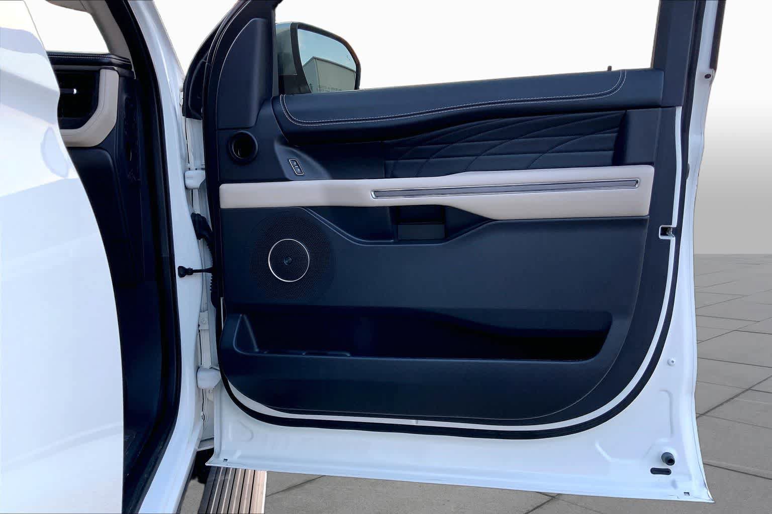 Certified 2023 Ford Expedition Max Platinum RWD image 46