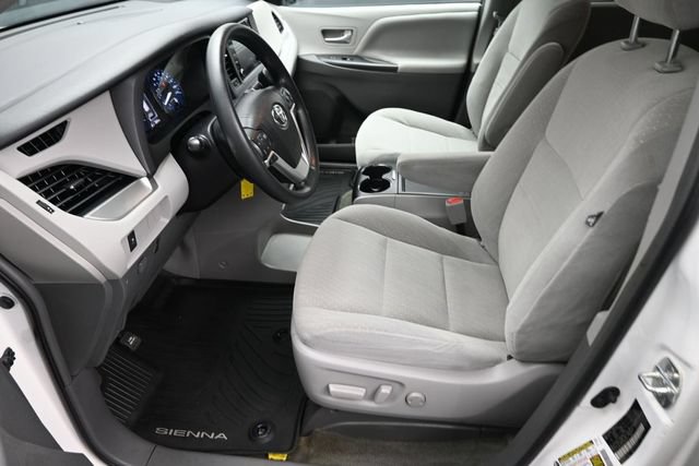 Used 2018 Toyota Sienna LE FWD image 10