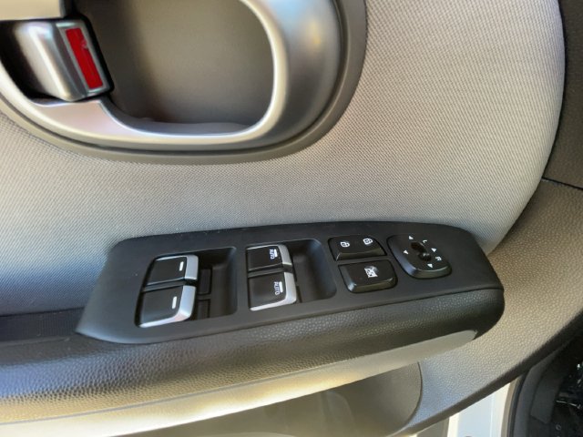 Used 2017 Kia Soul + FWD image 12