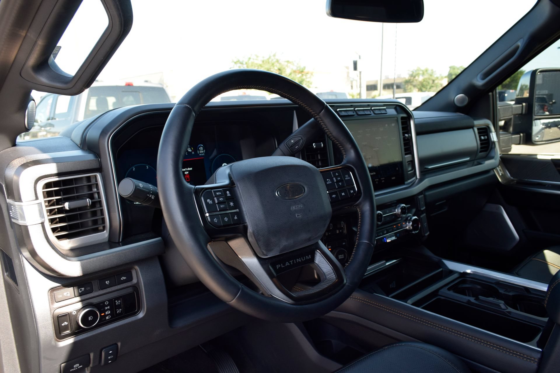 Certified 2024 Ford F250 Platinum w/ FX4 Off-Road Package AWD/4WD image 16