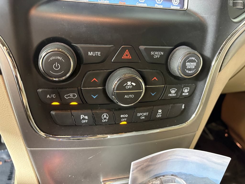 Used 2019 Jeep Grand Cherokee Laredo AWD/4WD image 20