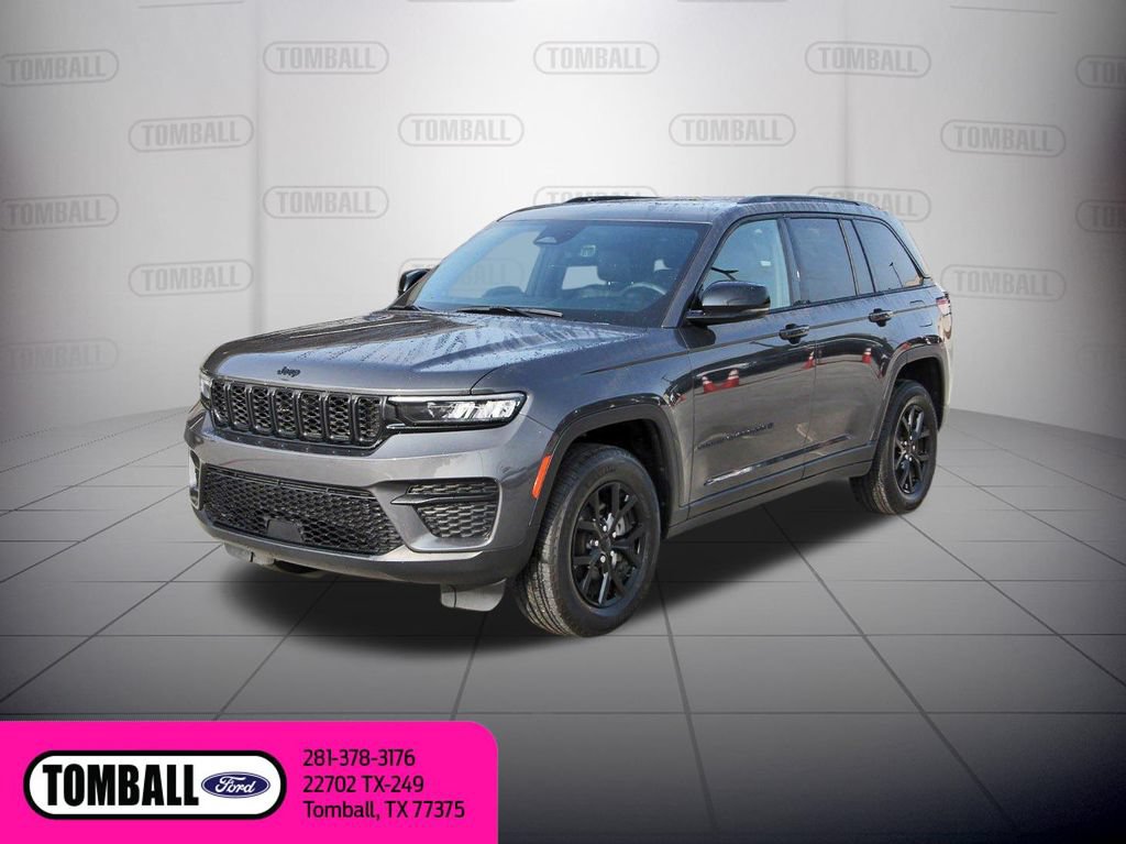 Used 2025 Jeep Grand Cherokee Altitude RWD image 3