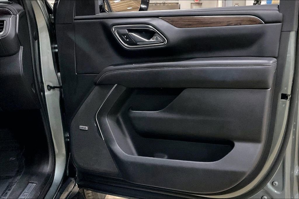Used 2023 Chevrolet Suburban Premier image 22