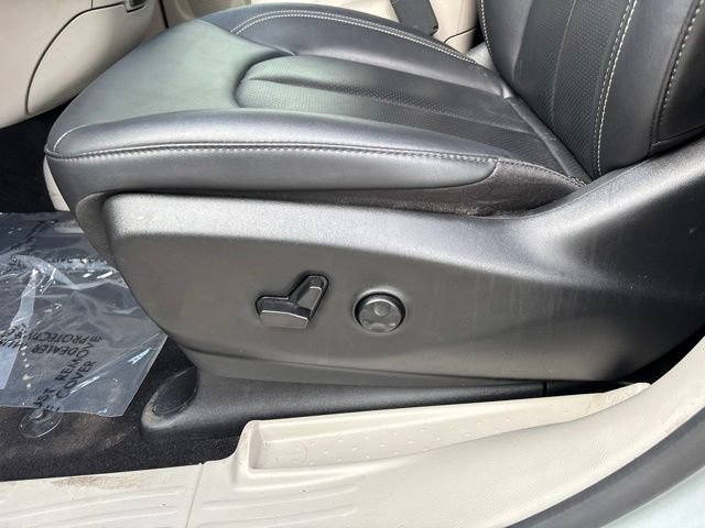Used 2024 Chrysler Pacifica Limited FWD image 12